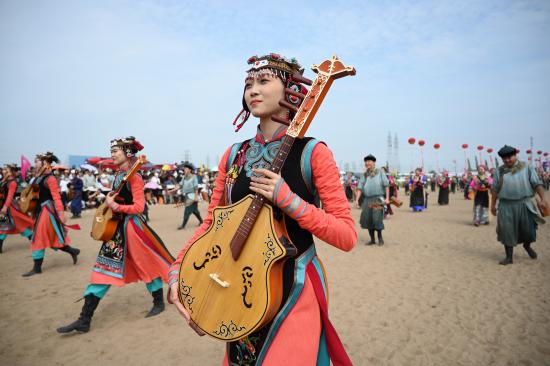 甘肃张掖:平山湖大峡谷群峰耸立 红色砂砾岩层层次清晰  第11张 甘肃张掖:平山湖大峡谷群峰耸立 红色砂砾岩层层次清晰  第11张